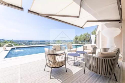 A LOUER VILLA MODERNE VUE MER / MOUGINS