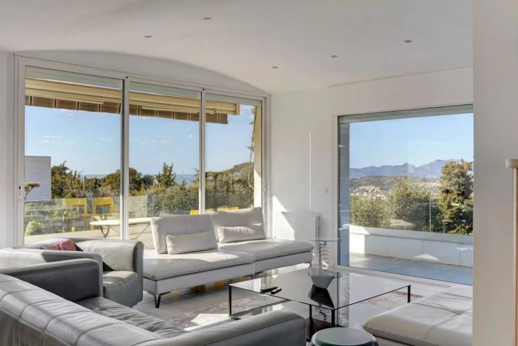 Villa contemporaine 258 m² – Vue mer, piscine, prestations haut de gamme