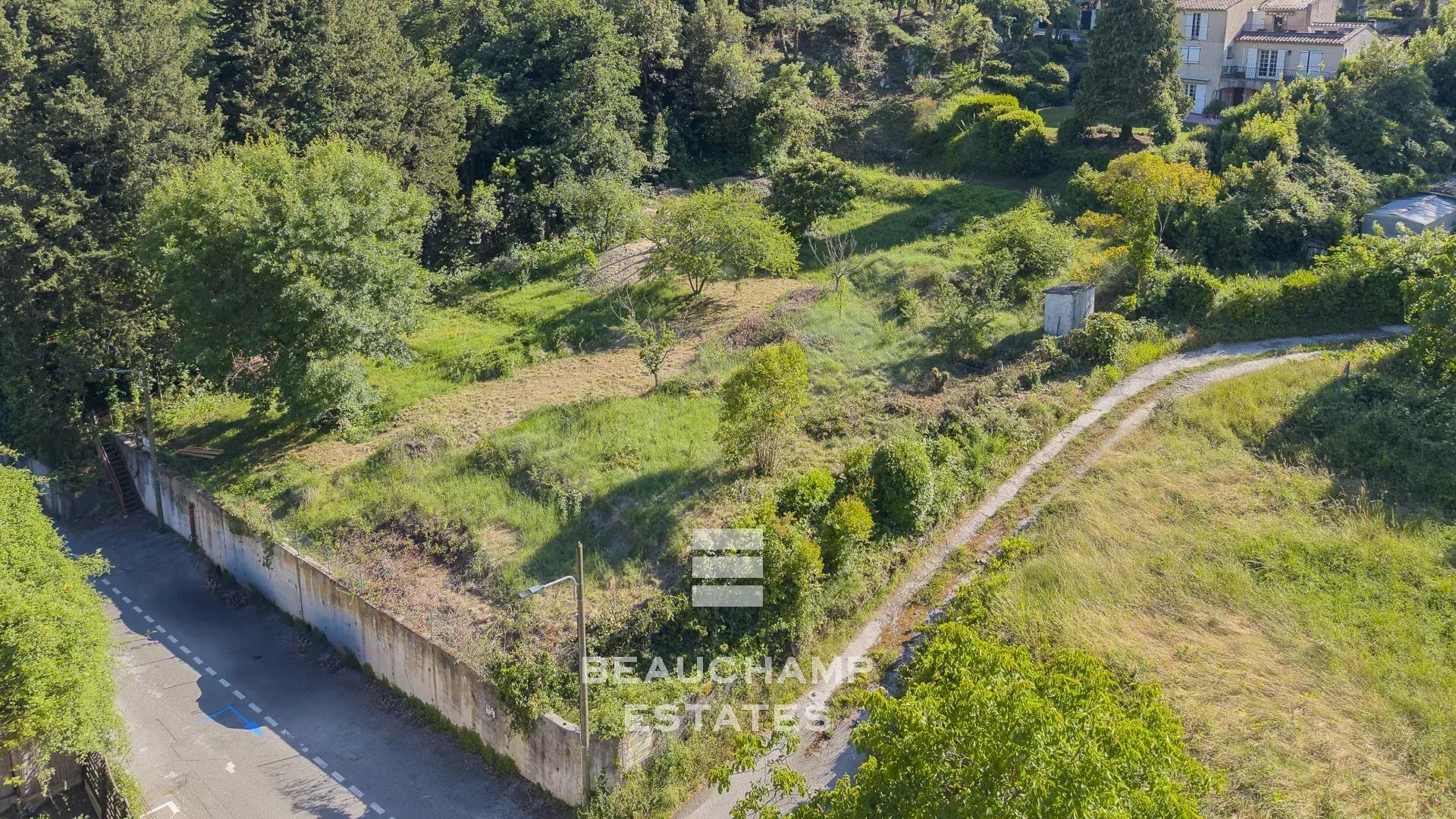 Mougins – Terrain avec permis pour villa provençale et piscine