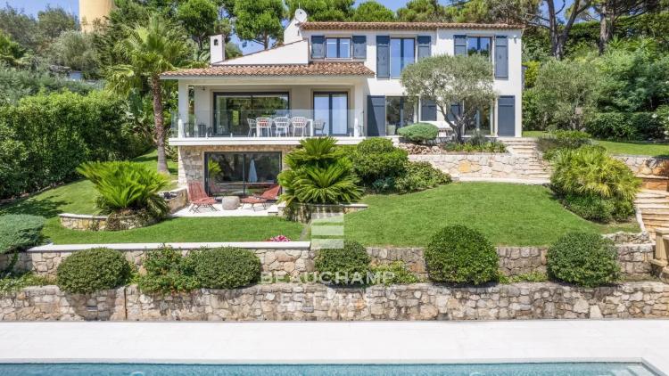 Villa contemporaine 5 chambres avec piscine - Super Cannes