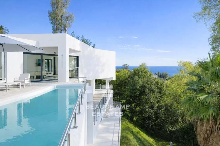 Villa contemporaine - vue mer & volumes généreux – Cannes