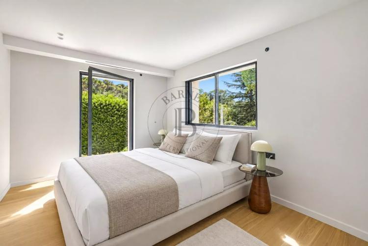MOUGINS - VILLA PROVENCALE RENOVEE - QUARTIER PRISE