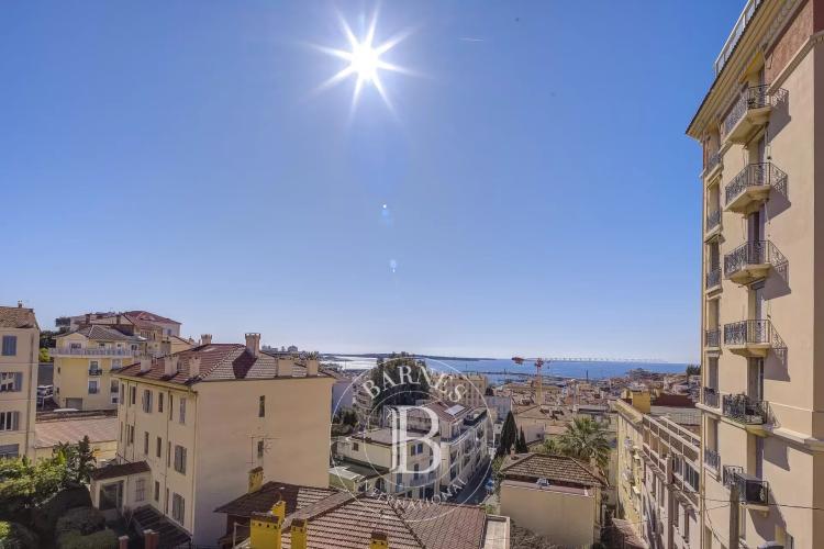 CANNES SUQUET - VUE MER - TERRASSE - 5 PIECES