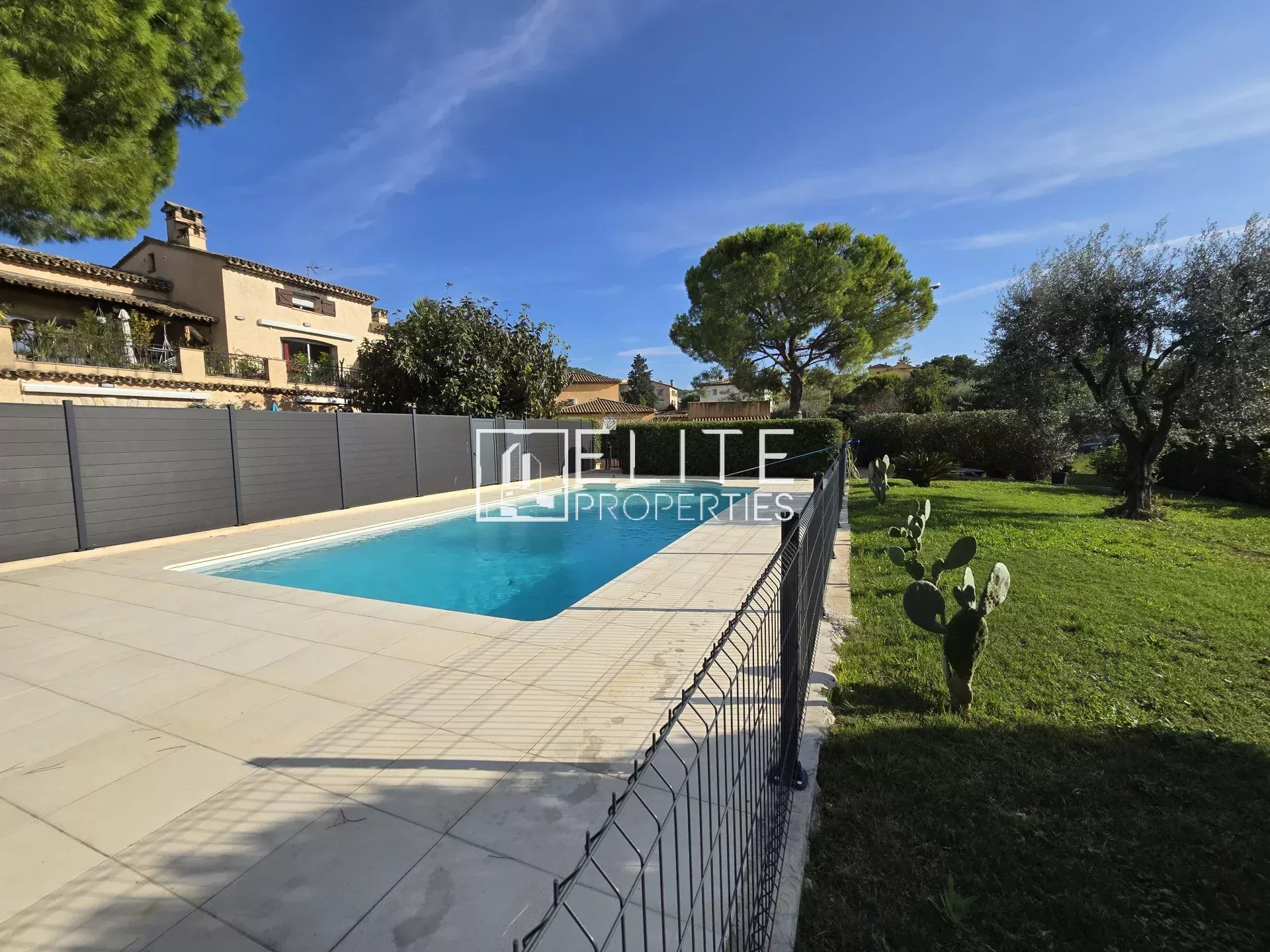 APPARTEMENT 3 PIECES 80m² + JARDIN + 2 PARKINGS MOUANS-SARTOUX