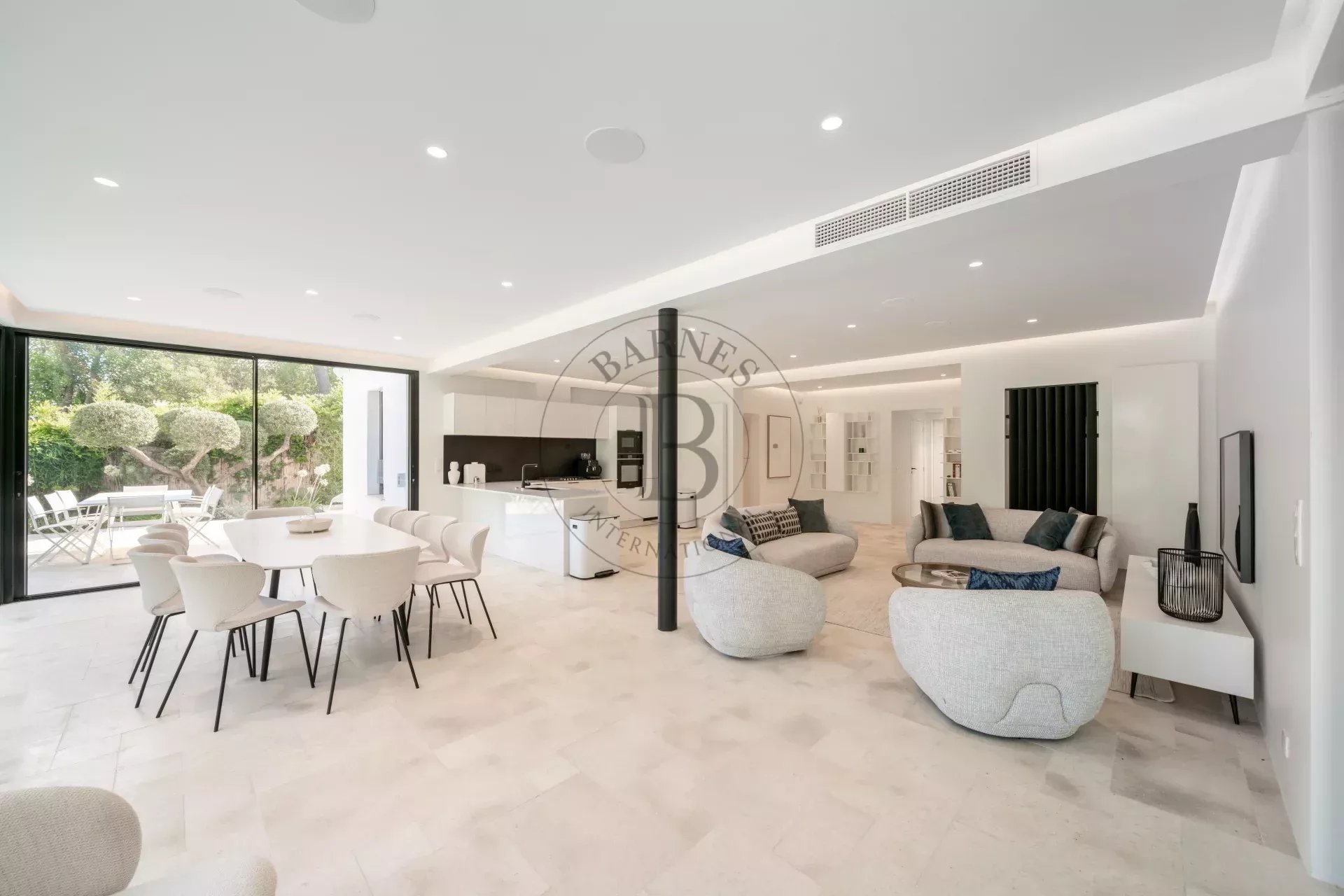 MOUGINS - QUARTIER SÉCURISÉ - AU CALME