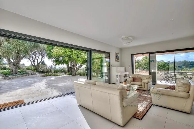 MOUGINS- Maison de Charme