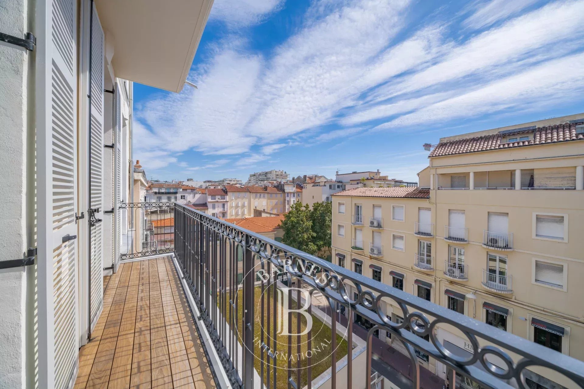 EXCLUSIVITÉ - CANNES – ARRIÈRE CROISETTE – 4 PIÈCES - BALCON - APERÇU MER