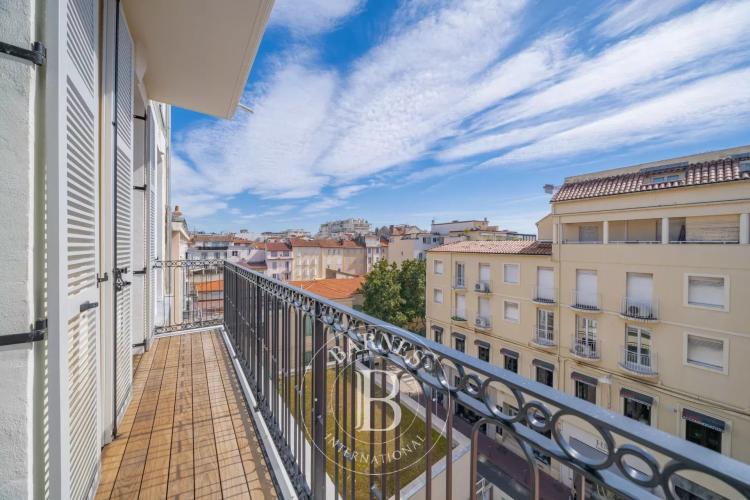 EXCLUSIVITÉ - CANNES – ARRIÈRE CROISETTE – 4 PIÈCES - BALCON - APERÇU MER