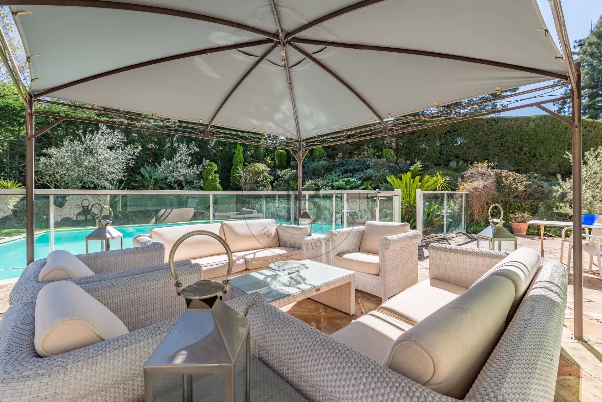 MOUGINS – VILLA FAMILIALE – DOMAINE SÉCURISÉ