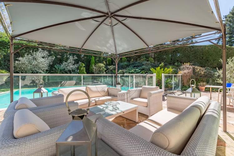 MOUGINS – VILLA FAMILIALE – DOMAINE SÉCURISÉ