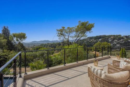 MOUGINS -  VILLA AVEC VUE MER PANORAMIQUE