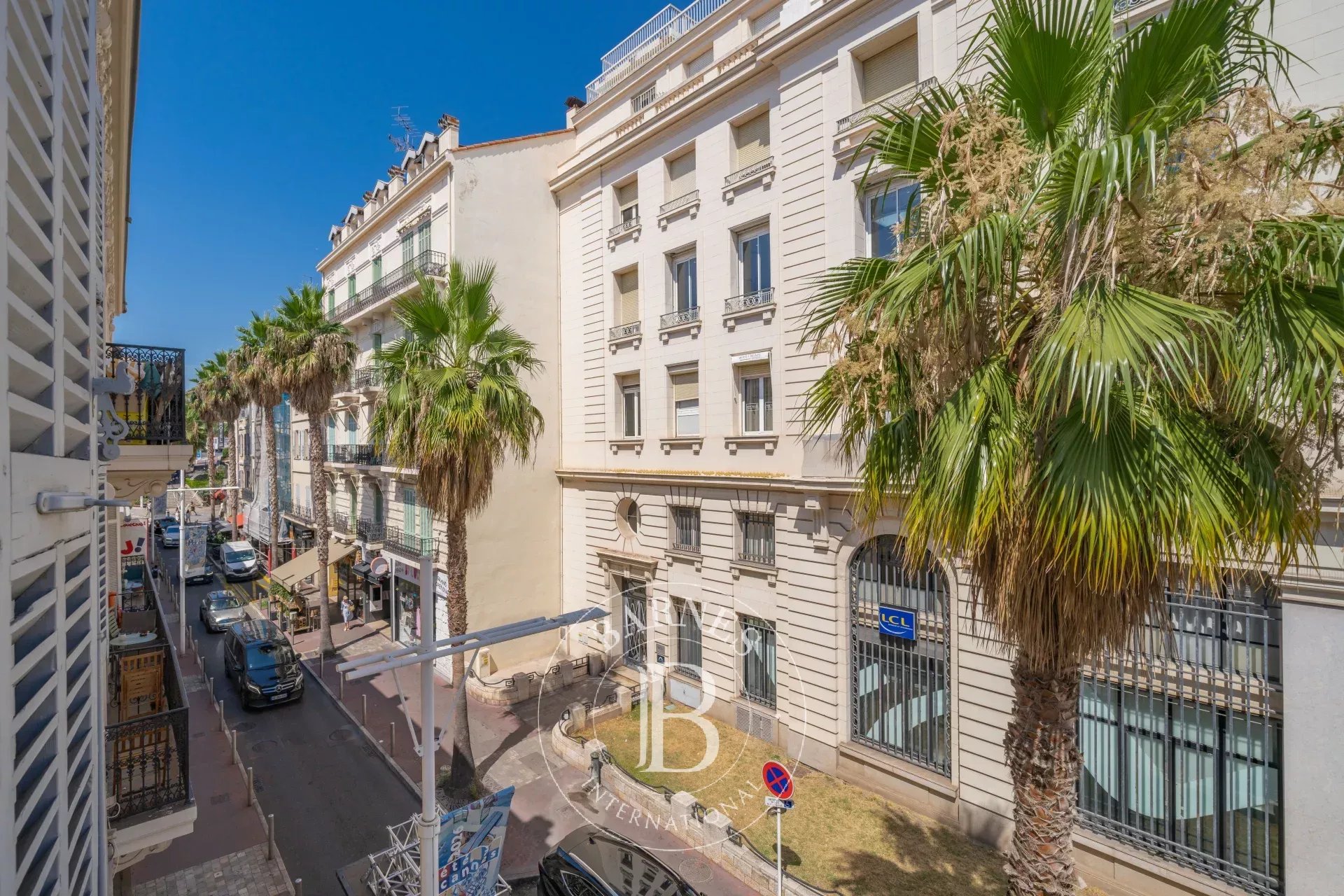 EXCLUSIVITÉ – CANNES BANANE – À 150 M DE LA CROISETTE – APPARTEMENT CONTEMPORAIN – 3 CHAMBRES