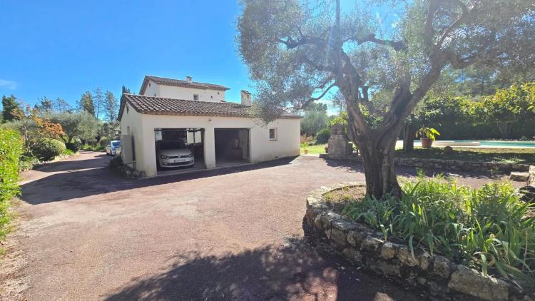 MAISON 5 PIÈCES 135 m² + PISCINE & DOUBLE GARAGE – TERRAIN 3 300 m²