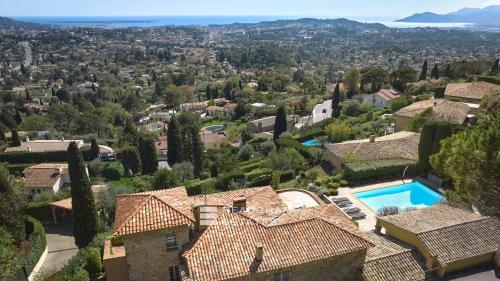 Bastide en pierre avec vue mer panoramique dans un domaine fermé