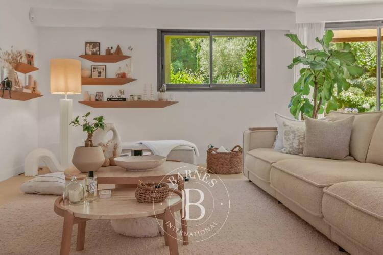 PROCHE MOUGINS - LE CANNET - VILLA RÉNOVÉE - PISCINE
