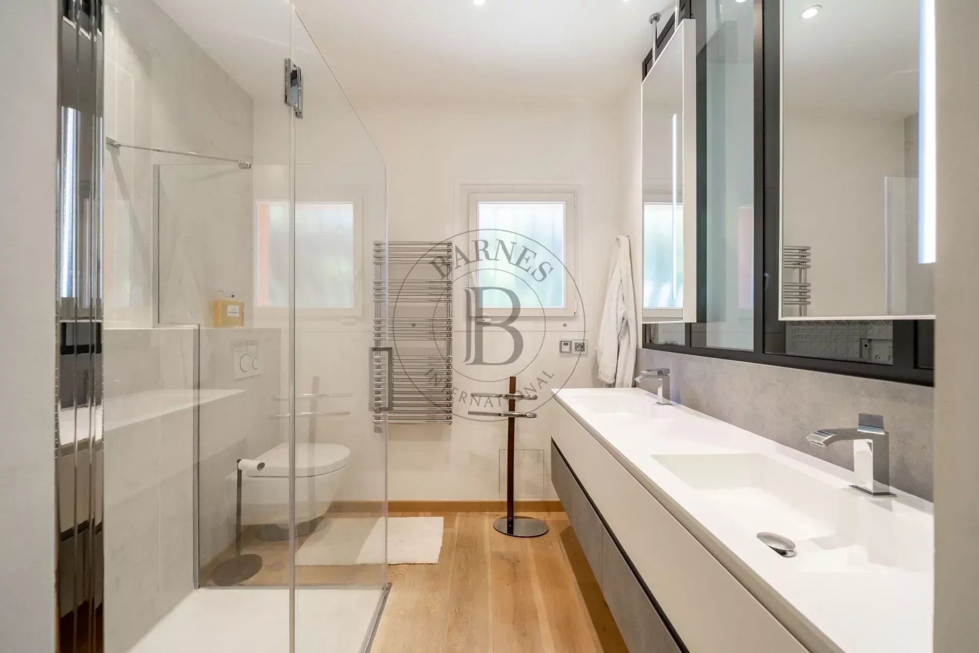 MOUGINS - VILLA DE PLAIN PIED - PROCHE CANNES