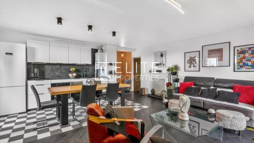 Appartement 3 pièces rénové avec terrasse — Dernier étage