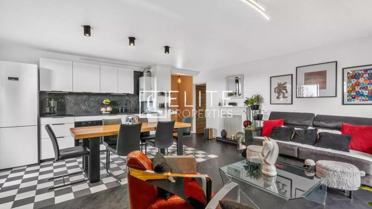 Appartement 3 pièces rénové avec terrasse — Dernier étage