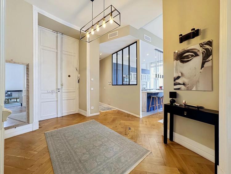 CANNES CENTRE – APPARTEMENT 5P DE CARACTÈRE RÉNOVÉ – TERRASSE 35 M²