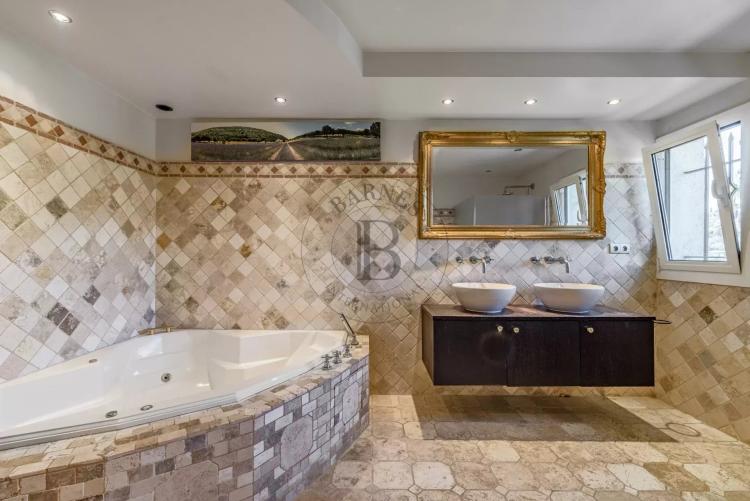 MOUGINS – VILLA FAMILIALE – DOMAINE SÉCURISÉ