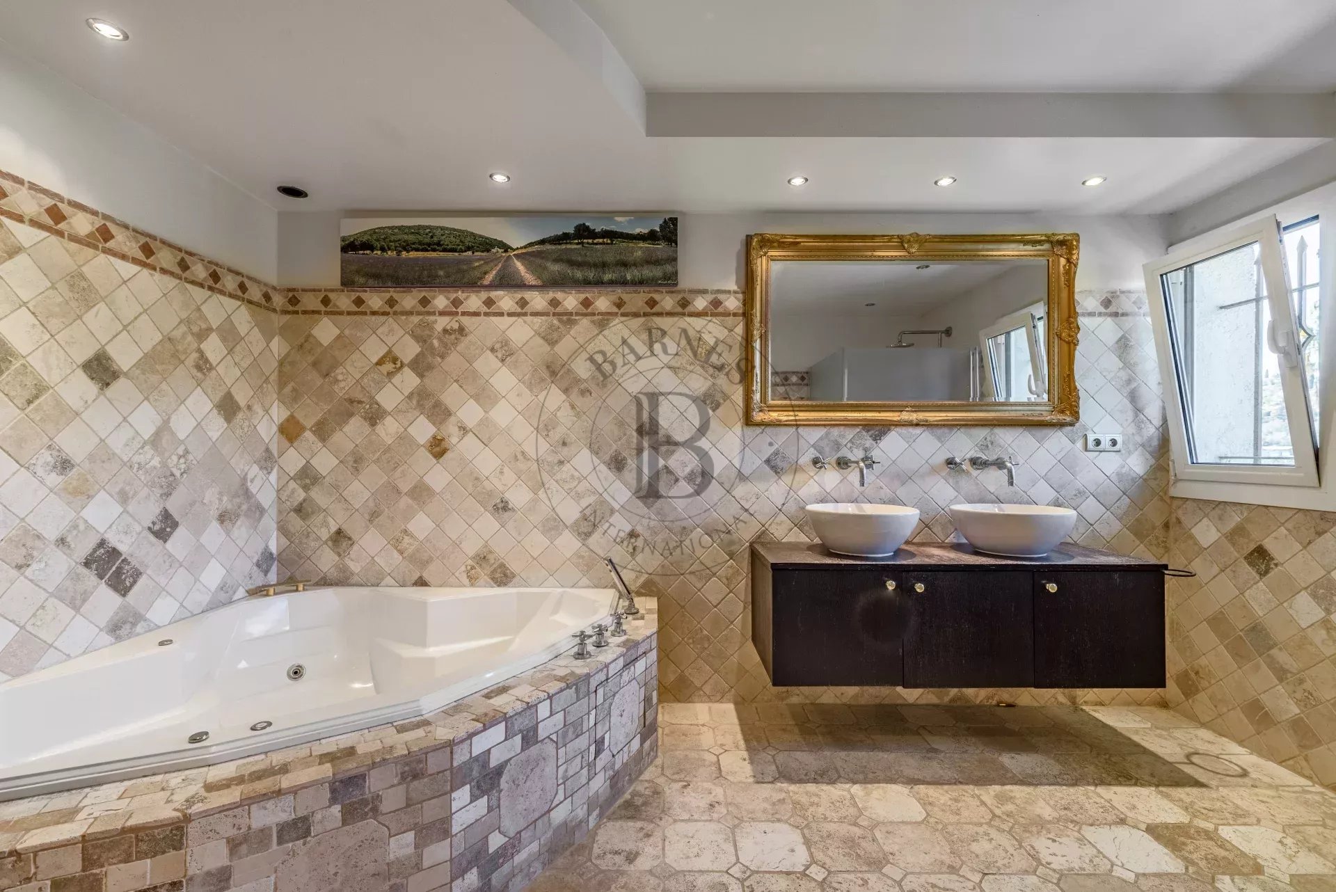 MOUGINS – VILLA FAMILIALE – DOMAINE SÉCURISÉ