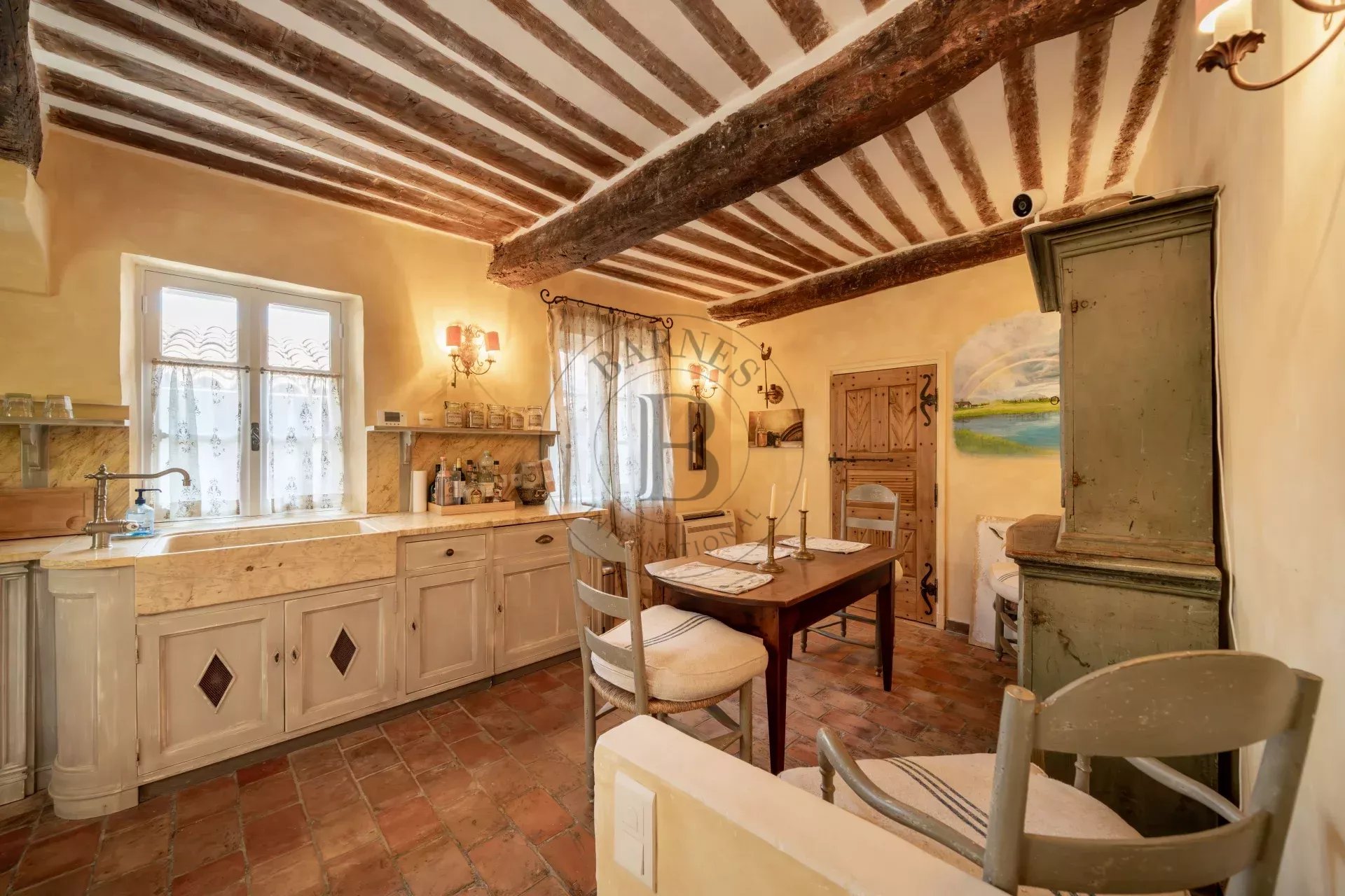 MOUGINS- MAISON DE VILLAGE