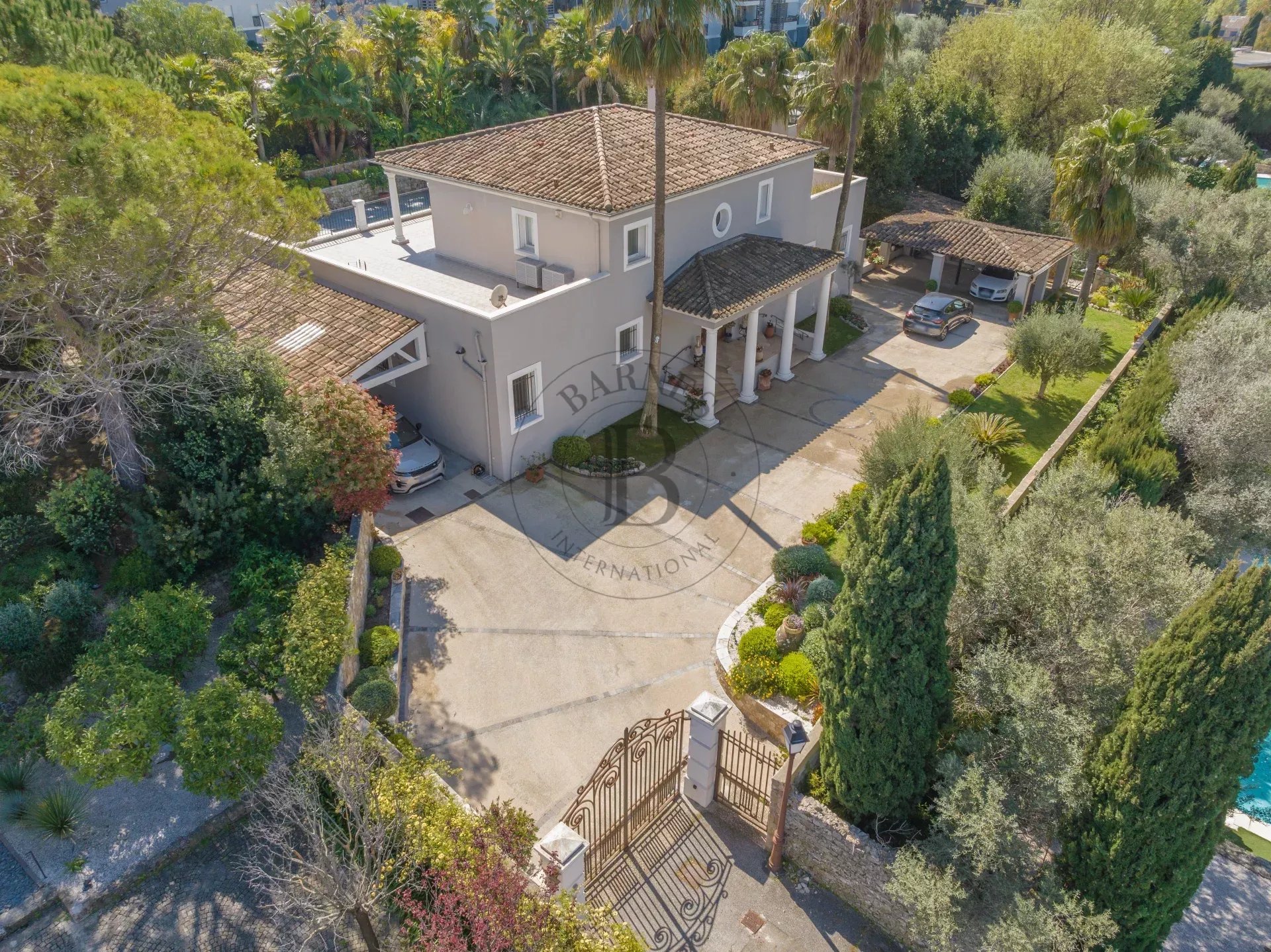 MOUGINS – DOMAINE PRIVÉ – PROCHE MOUGINS SCHOOL