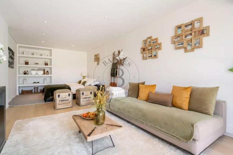MOUGINS - VILLA DOMAINE FERME A PIED DES COMMERCES