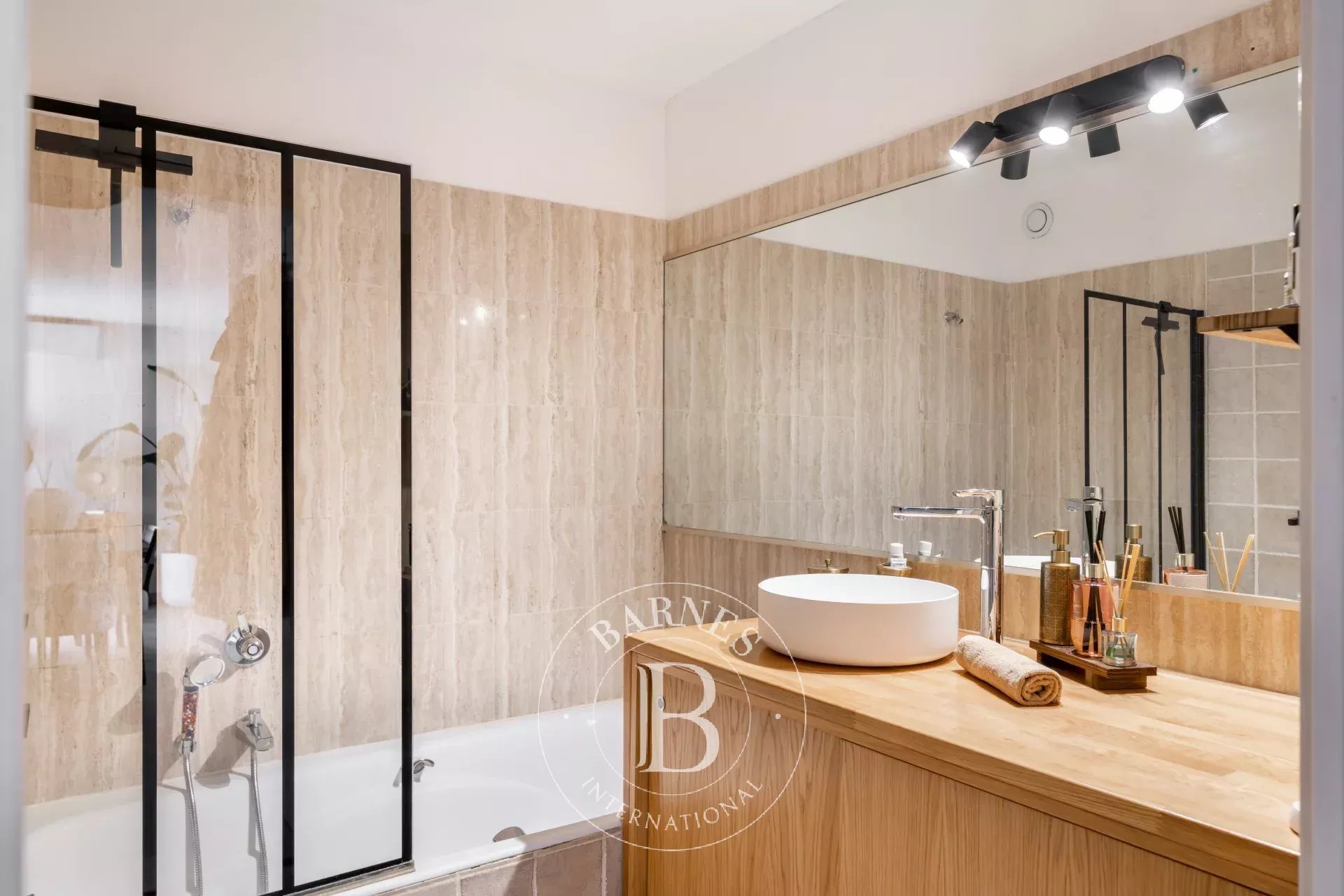 EXCLUSIVITÉ – CANNES BAS CROIX DES GARDES - DERNIER ETAGE - VUE MER - TERRASSE - ACCES DIRECT PLAGE - 1 CHAMBRE