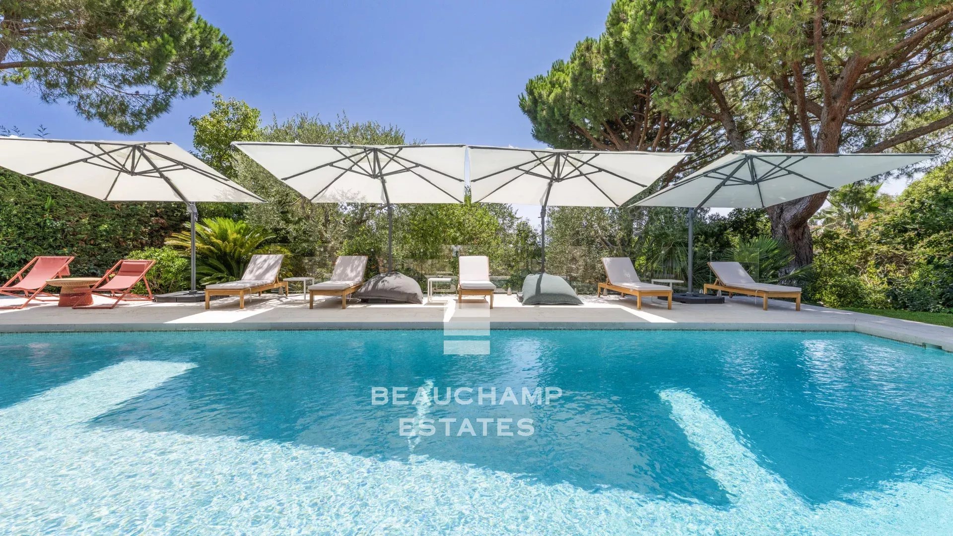 Villa contemporaine 5 chambres avec piscine - Super Cannes
