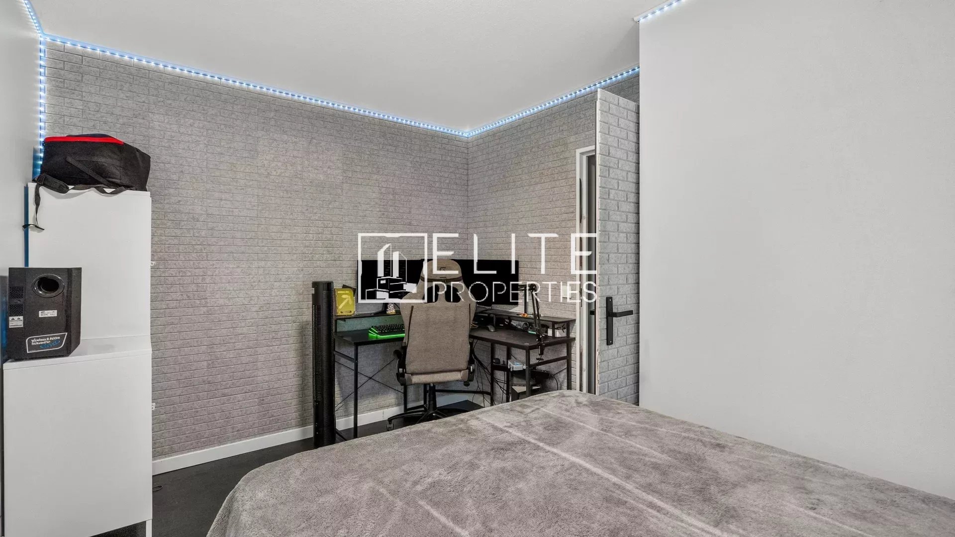 Appartement 3 pièces rénové avec terrasse — Dernier étage