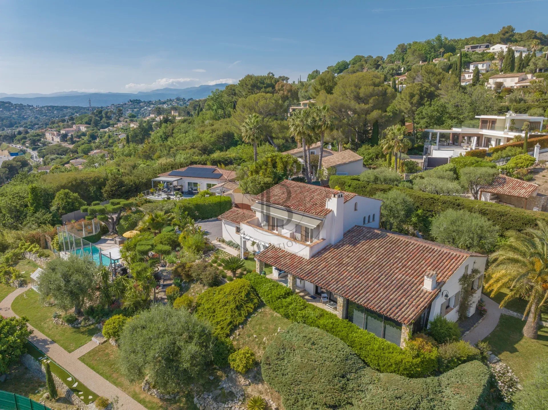 MOUGINS - VILLA VUE MER - PROCHE CANNES