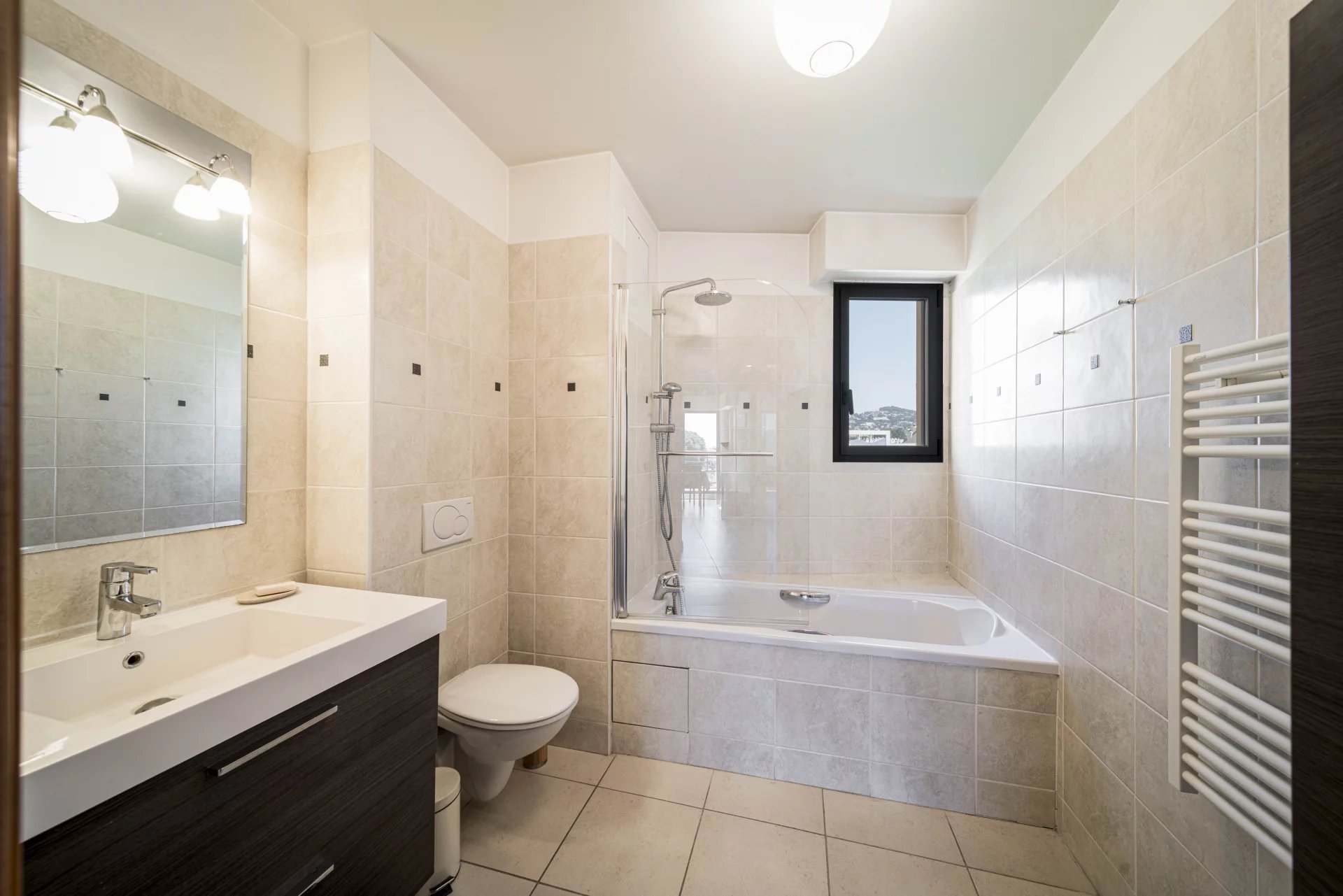 CANNES CENTRE – LIMITROPHE BANANE • SUPERBE DUPLEX 121 M²  TERRASSE APERCU MER 2 PARKINGS