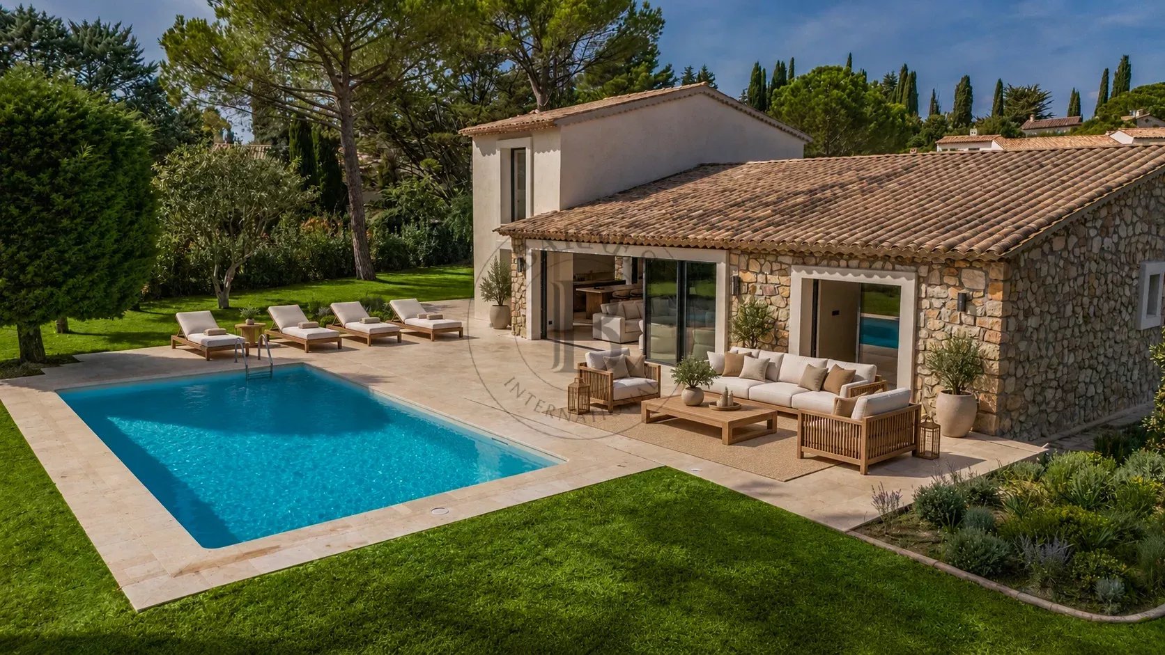 MOUGINS - VILLA PROVENCALE RENOVEE - QUARTIER PRISE