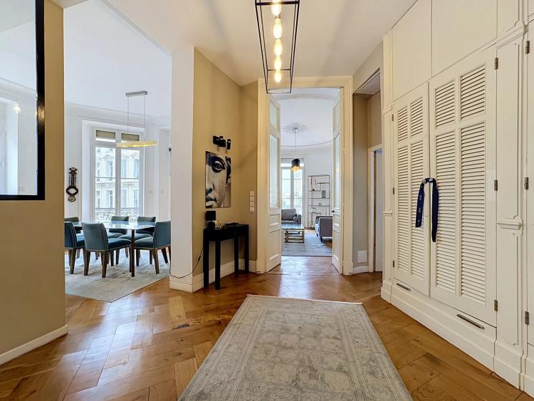 CANNES CENTRE – APPARTEMENT 5P DE CARACTÈRE RÉNOVÉ – TERRASSE 35 M²