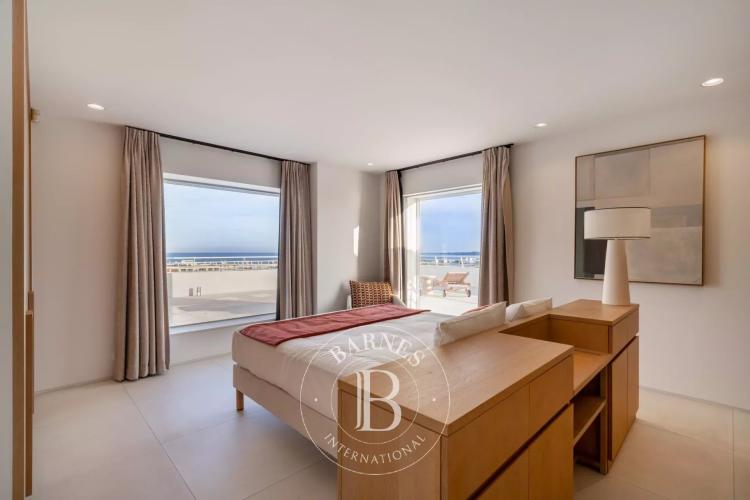 CANNES – CROISETTE PALM BEACH – PENTHOUSE VUE MER PANORAMIQUE – TOIT TERRASSE 250 M² – 3 CHAMBRES
