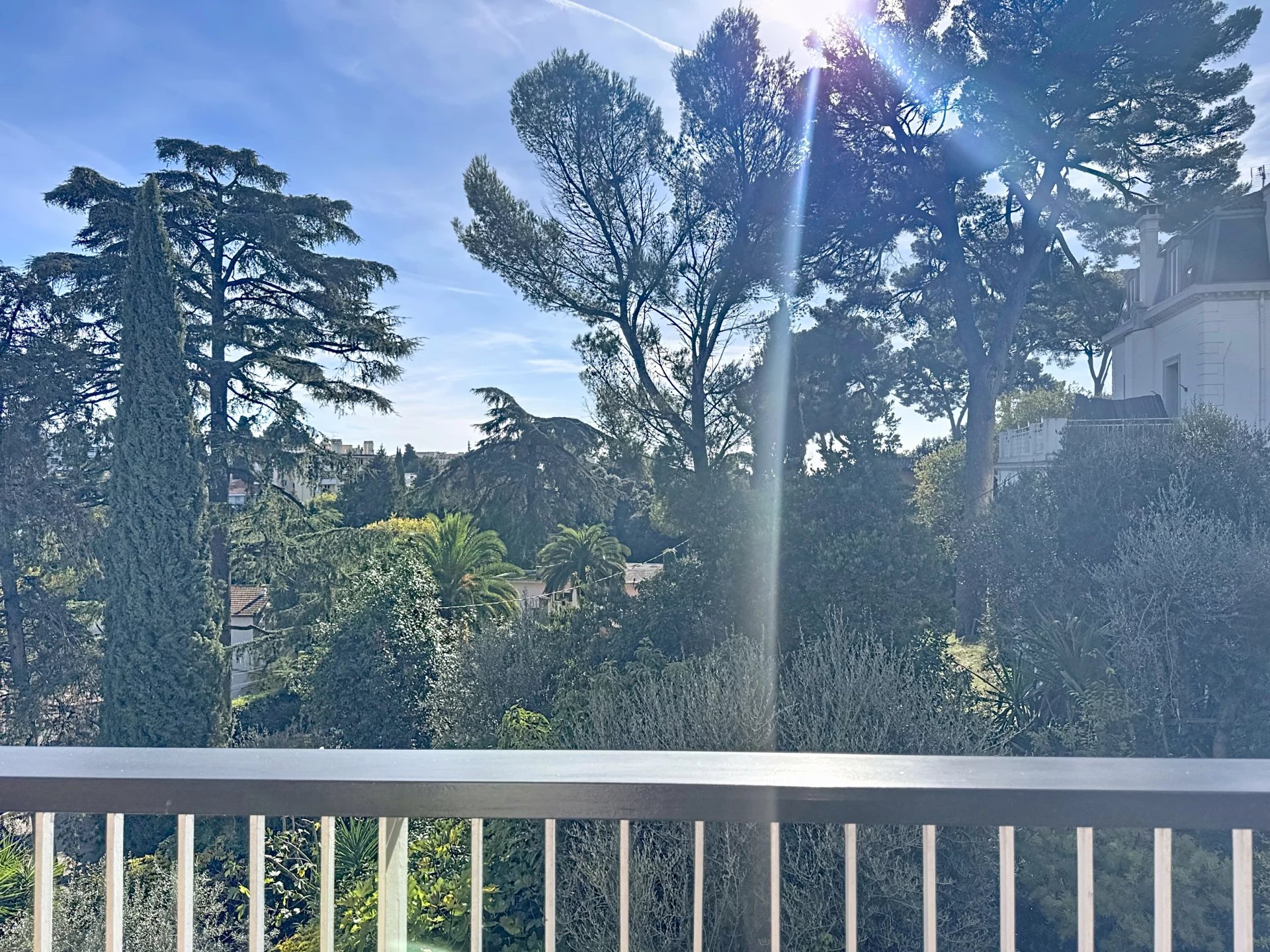 LE CANNET PEN CHAI  3P TERRASSE RENOVATION HAUT DE GAMME