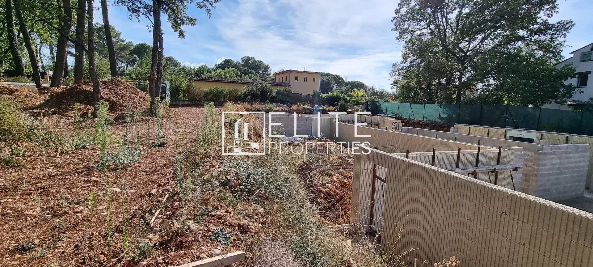 TERRAIN CONSTRUCTIBLE 2777m² MOUANS-SARTOUX