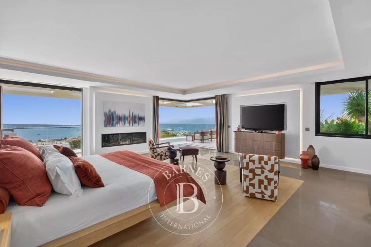 CANNES CALIFORNIE - VILLA CONTEMPORAINE AVEC VUE MER PANORAMIQUE - 8 CHAMBRES