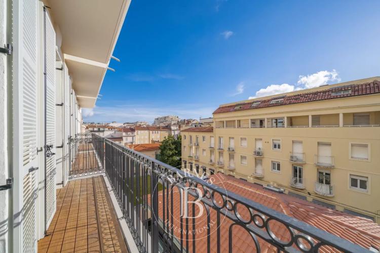 EXCLUSIVITÉ - CANNES – ARRIÈRE CROISETTE – 4 PIÈCES - BALCON - APERÇU MER