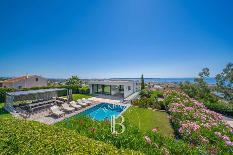 GOLFE-JUAN - VILLA CONTEMPORAINE - VUE MER PANORAMIQUE