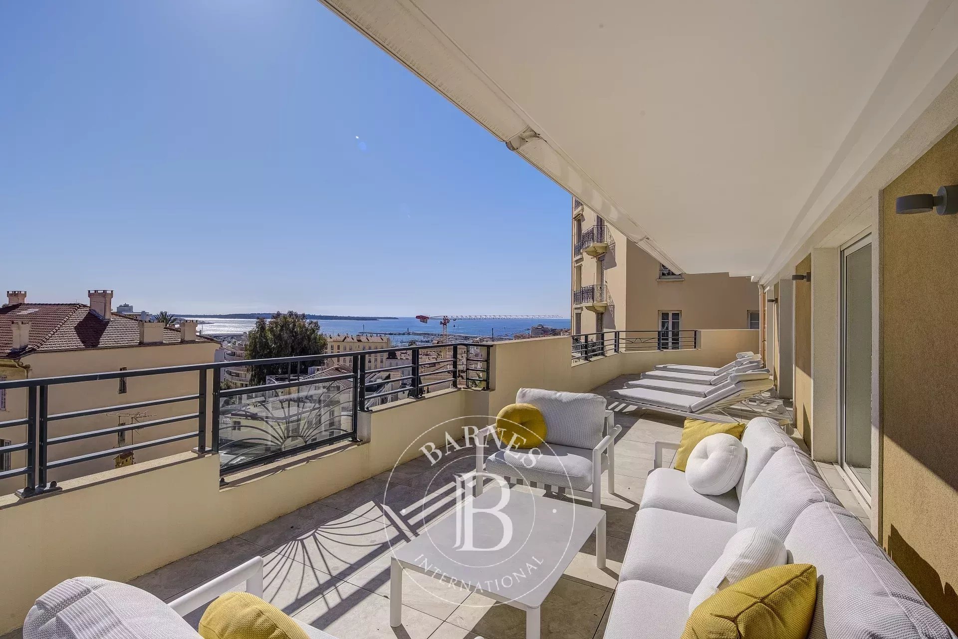 CANNES SUQUET - VUE MER - TERRASSE - 5 PIECES