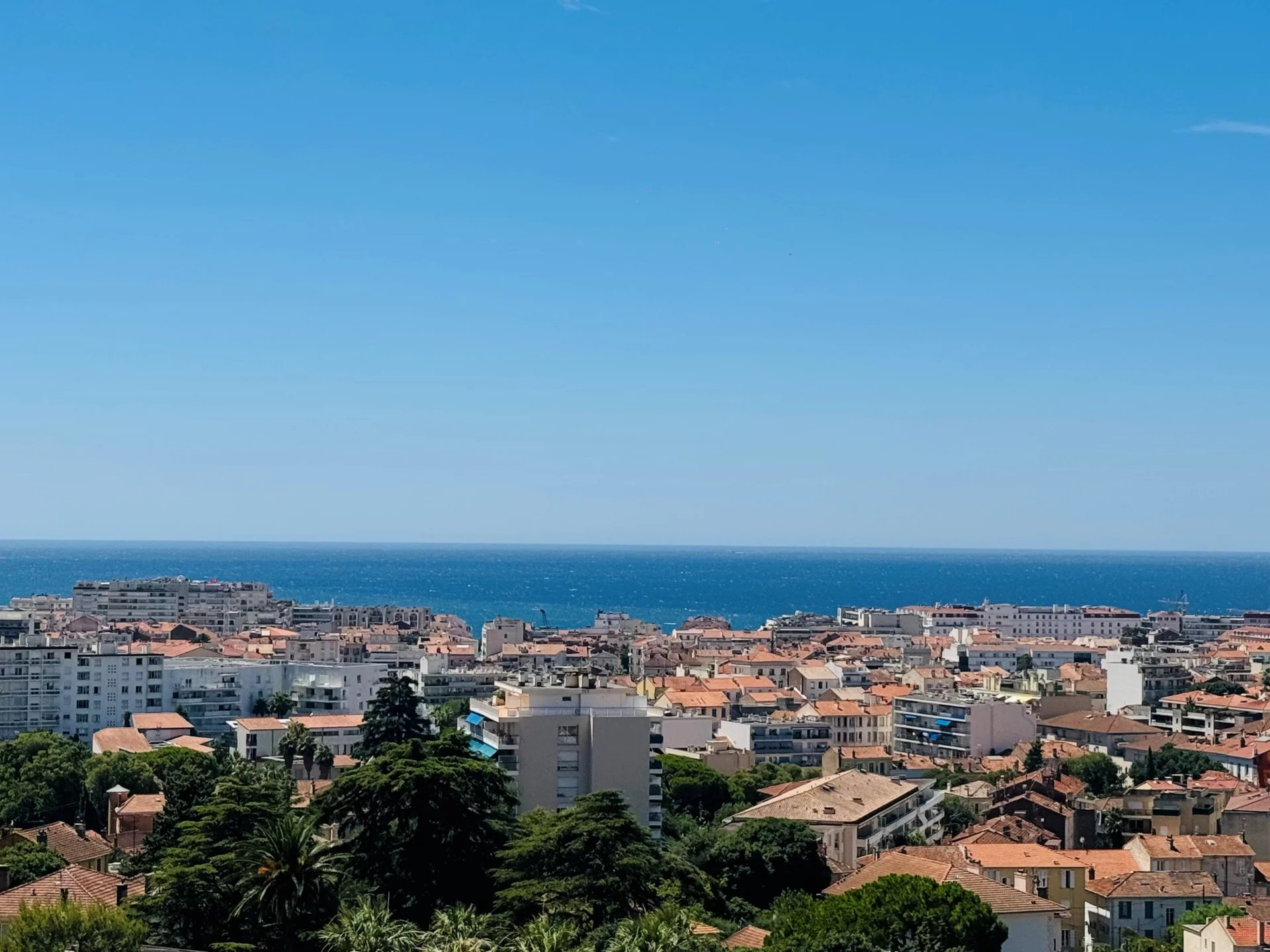 APPARTEMENT D'EXCEPTION 4 PIECES 147m² VUE MER PANORAMIQUE