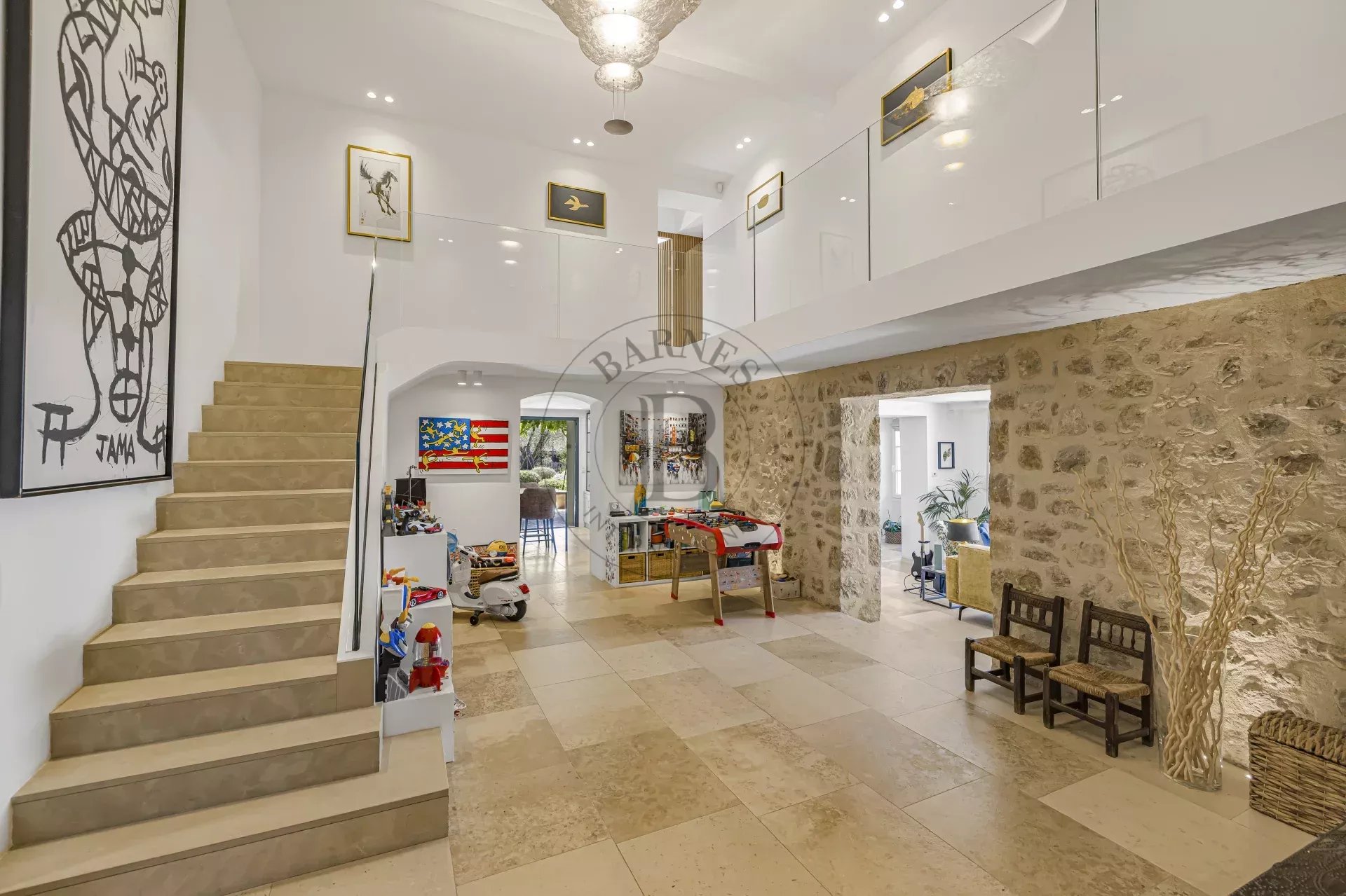 MOUGINS – PROPRIÉTÉ EN PIERRE RÉNOVÉE