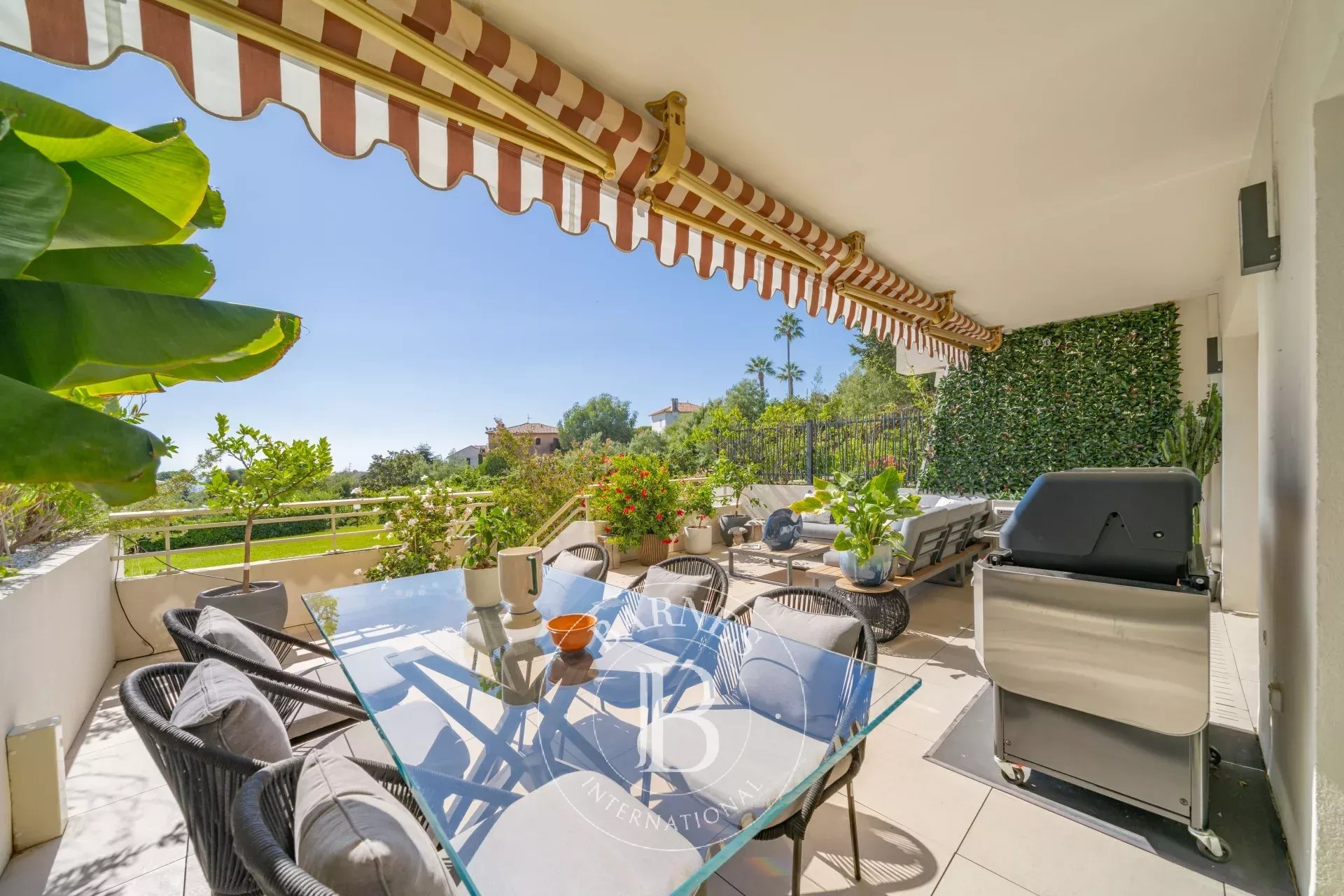 CANNES - APPARTEMENT - 3 PIÈCES - JARDIN