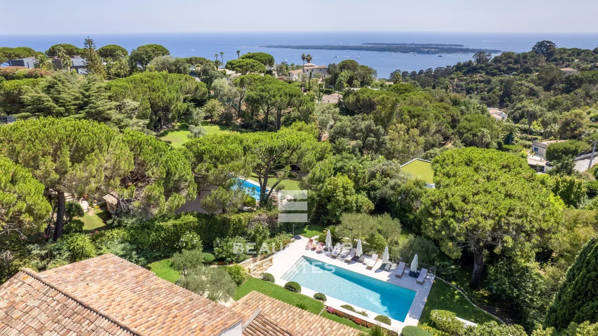 Villa contemporaine 5 chambres avec piscine - Super Cannes