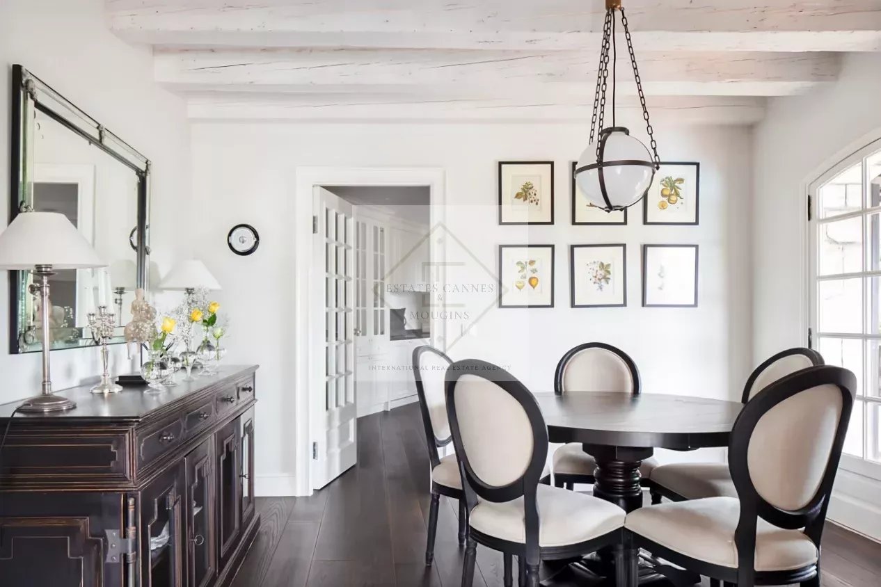 ANTIBES Élégante maison en pierre rénovée – Charme provençal proche plage