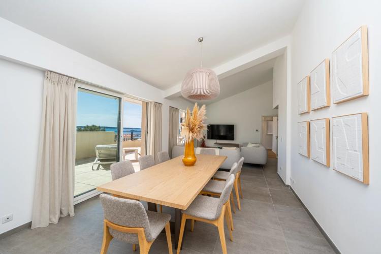 SUPERBE PENTHOUSE VUE MER PANORAMIQUE AVEC TRIPLE GARAGE CANNES CENTRE