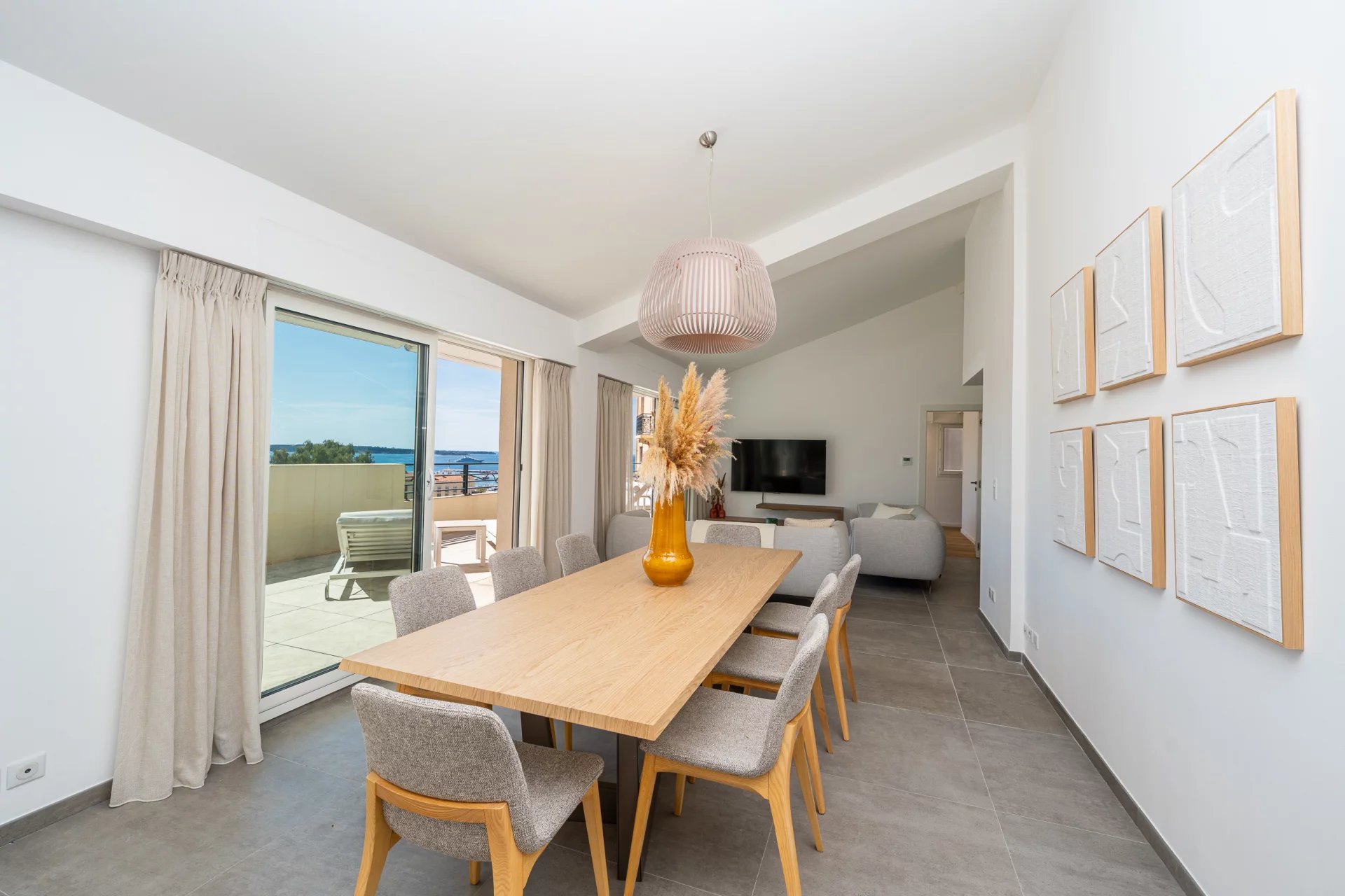 SUPERBE PENTHOUSE VUE MER PANORAMIQUE AVEC TRIPLE GARAGE CANNES CENTRE