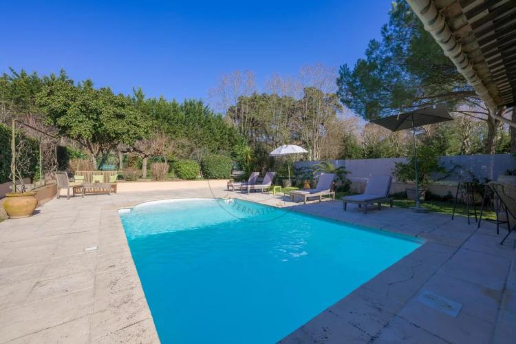 MOUGINS - VILLA FAMILIALE - PROCHE DU GOLF ET DE L'ETANG